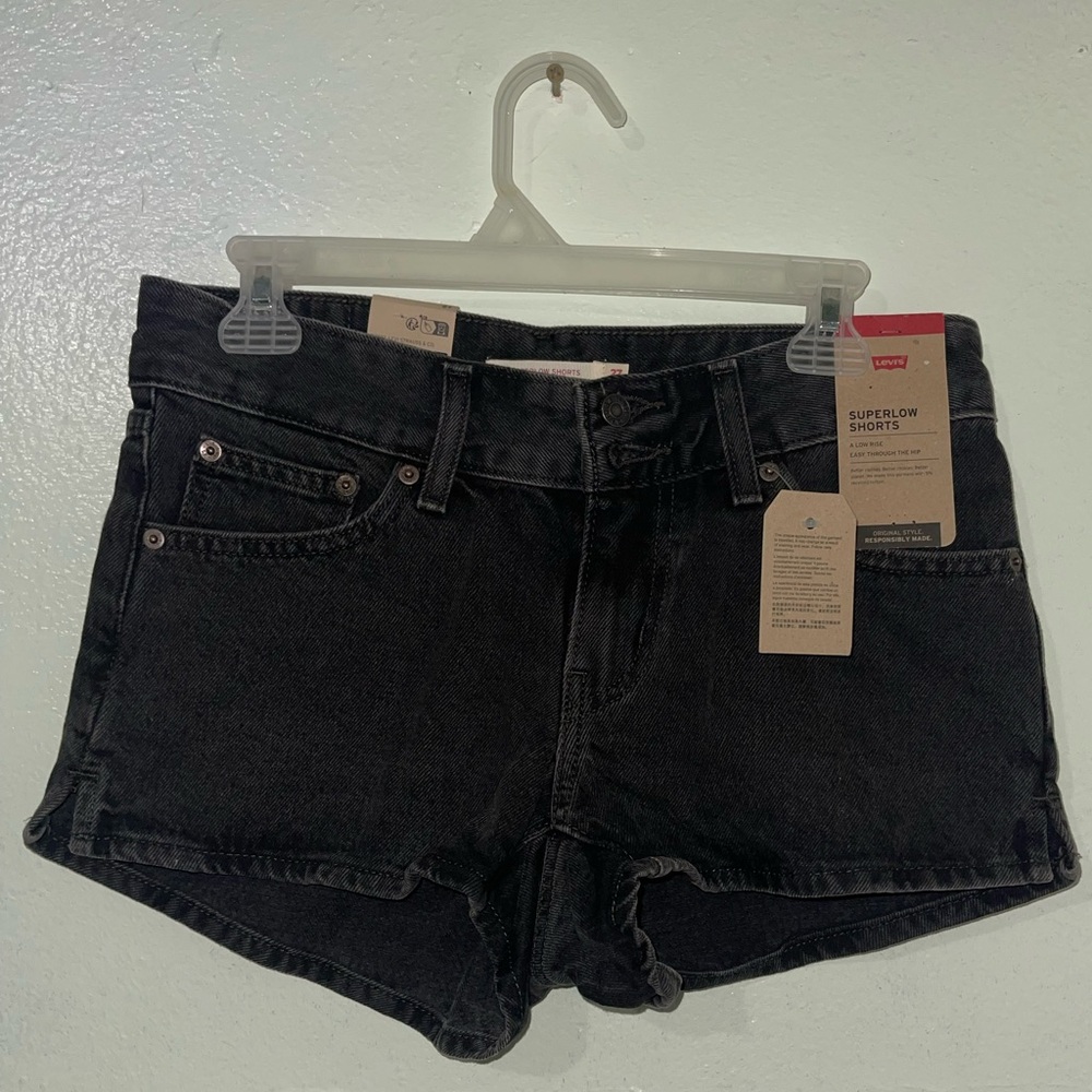 black levi shorts size 27